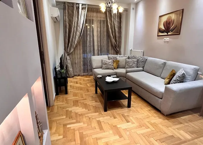 Beautiful Luxurious Family Apartment In Koukaki