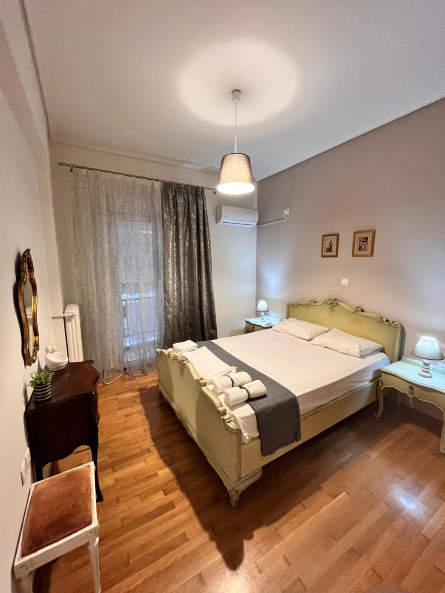 Beautiful Luxurious Family In Koukaki Athens