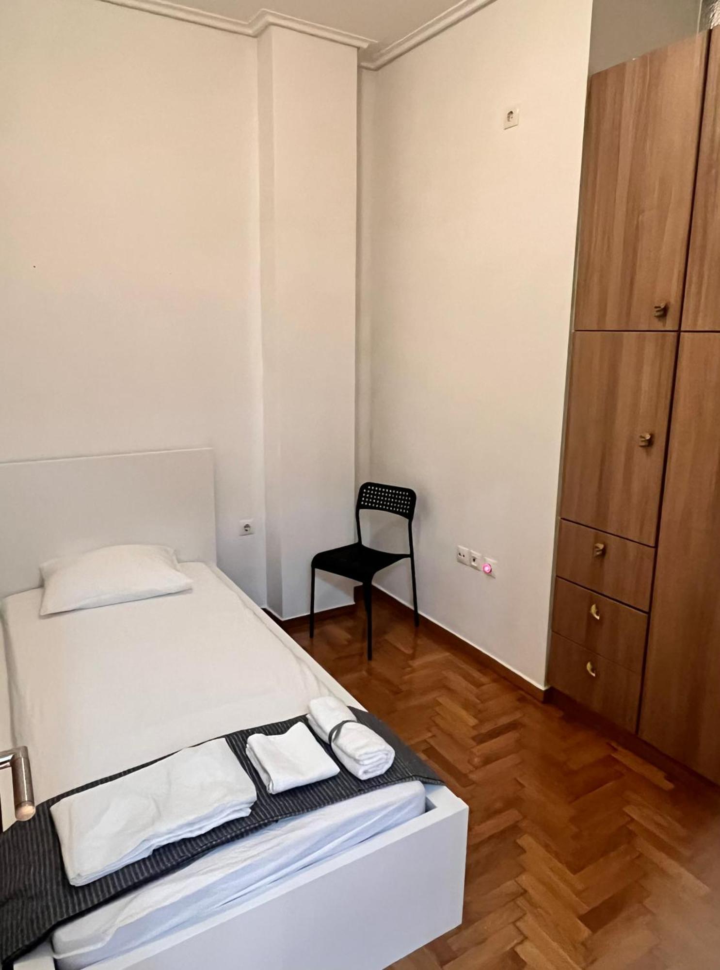 Beautiful Luxurious Family In Koukaki * Athènes